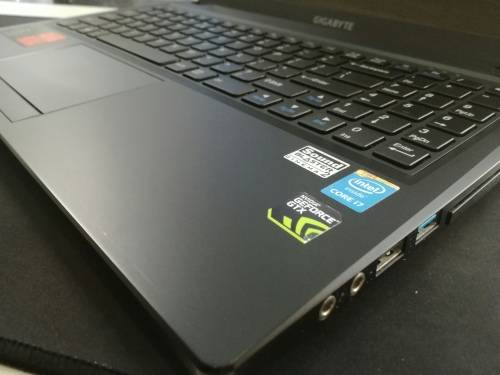*KILLER GAMER*GIGABYTE P15*NVIDIA GTX*QUAD CORE i7*FULL HD*DUAL SSD STORAGE*SOUND BLASTER AUDIO*8GB*